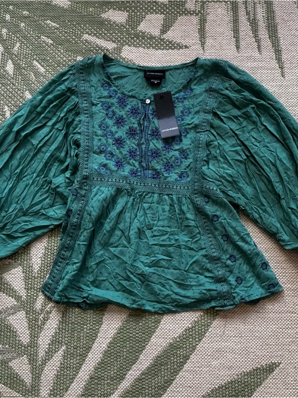 Liv Los Angeles Emerald Green Embroidered Puff-Sleeve Blouse size M NWT